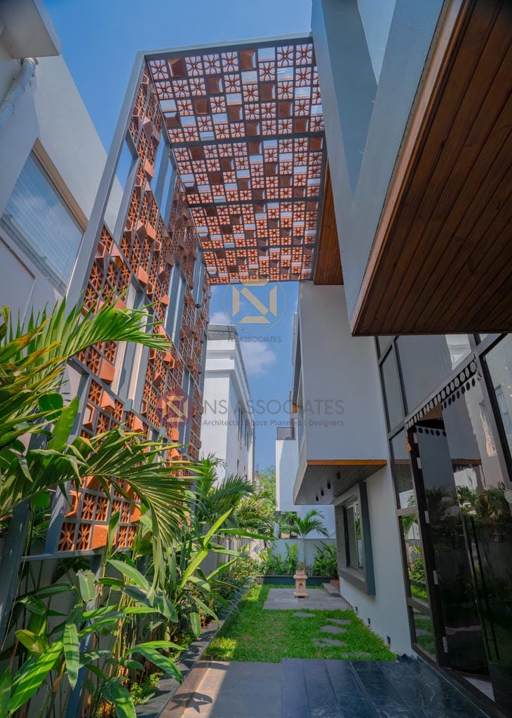 MR. Bijay Sonthalia’s Residence photo 14