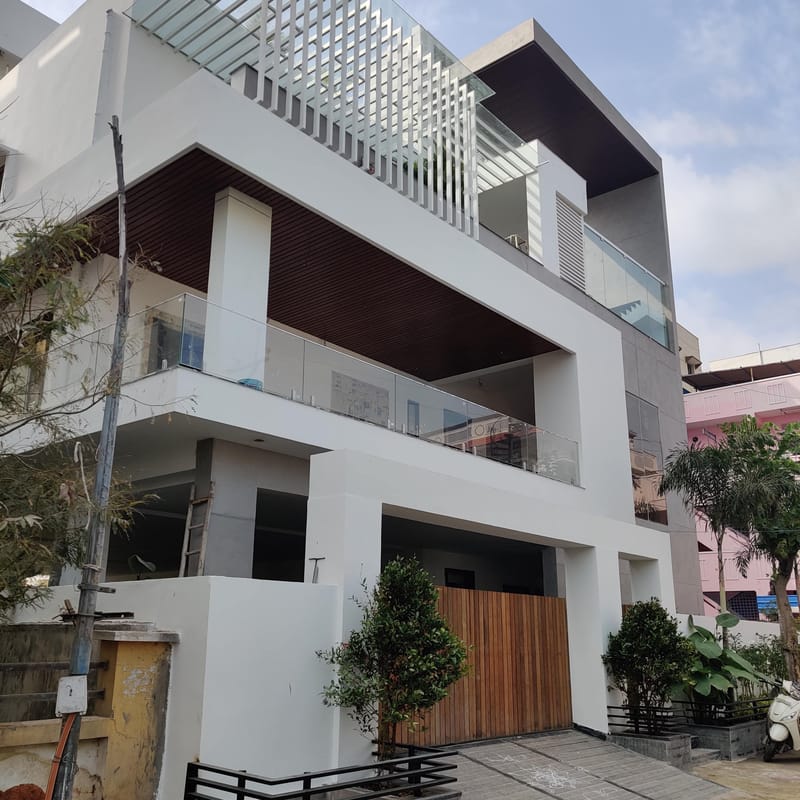 Greyhouse photo 5