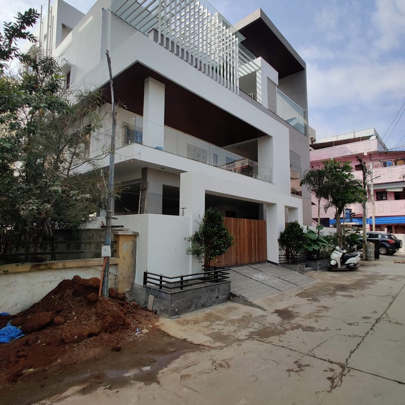 Greyhouse photo 7